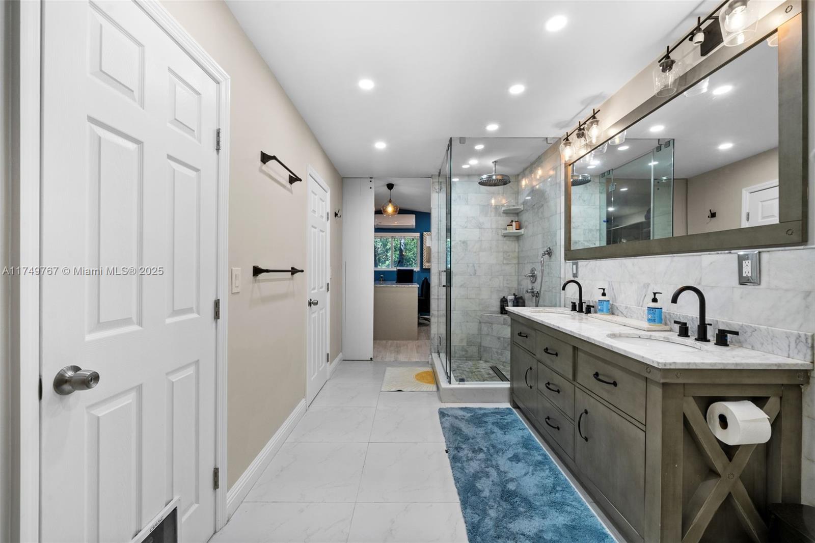 HOLLYWOOD LAKES SECTION - Residential