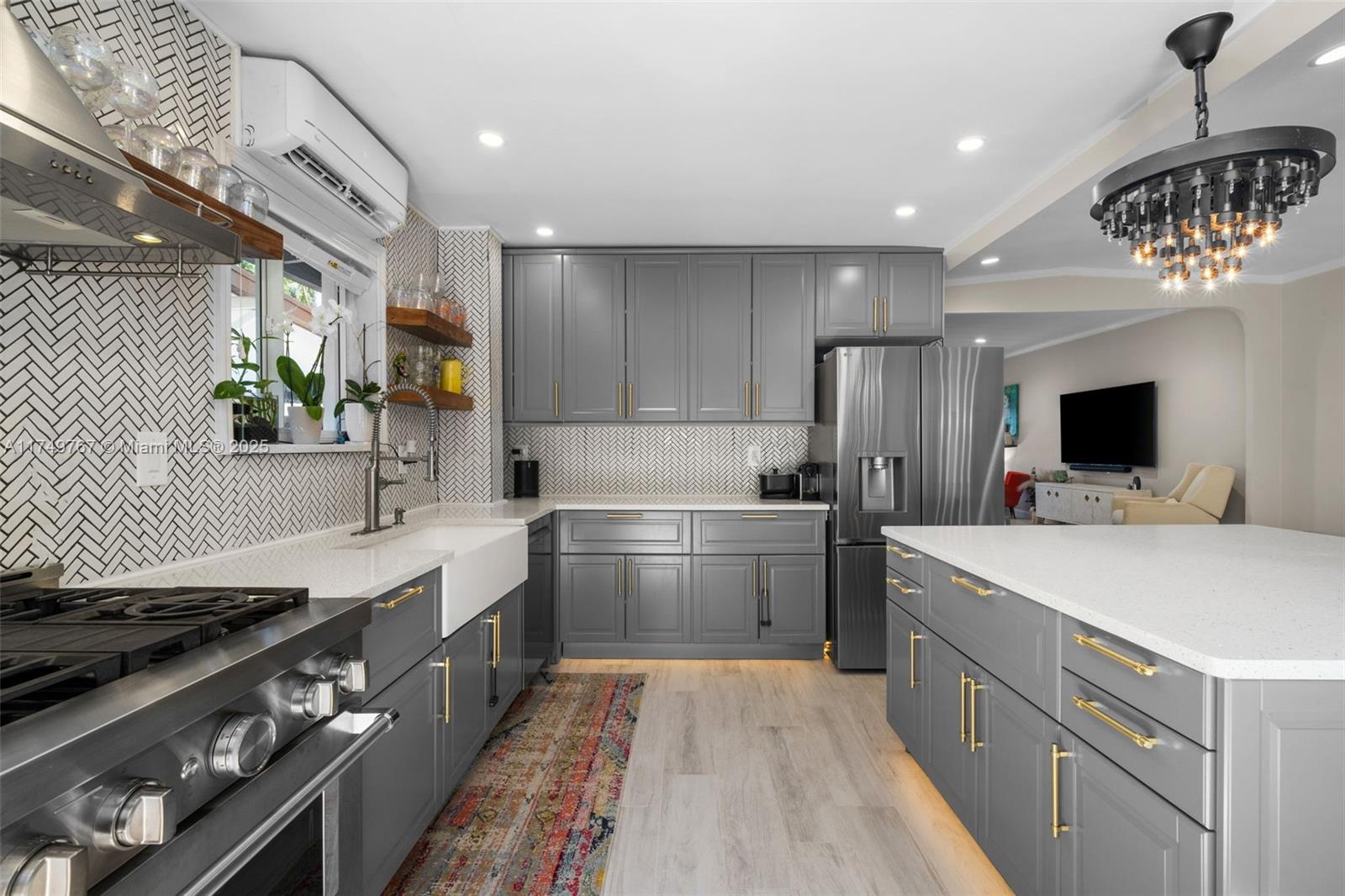 HOLLYWOOD LAKES SECTION - Residential