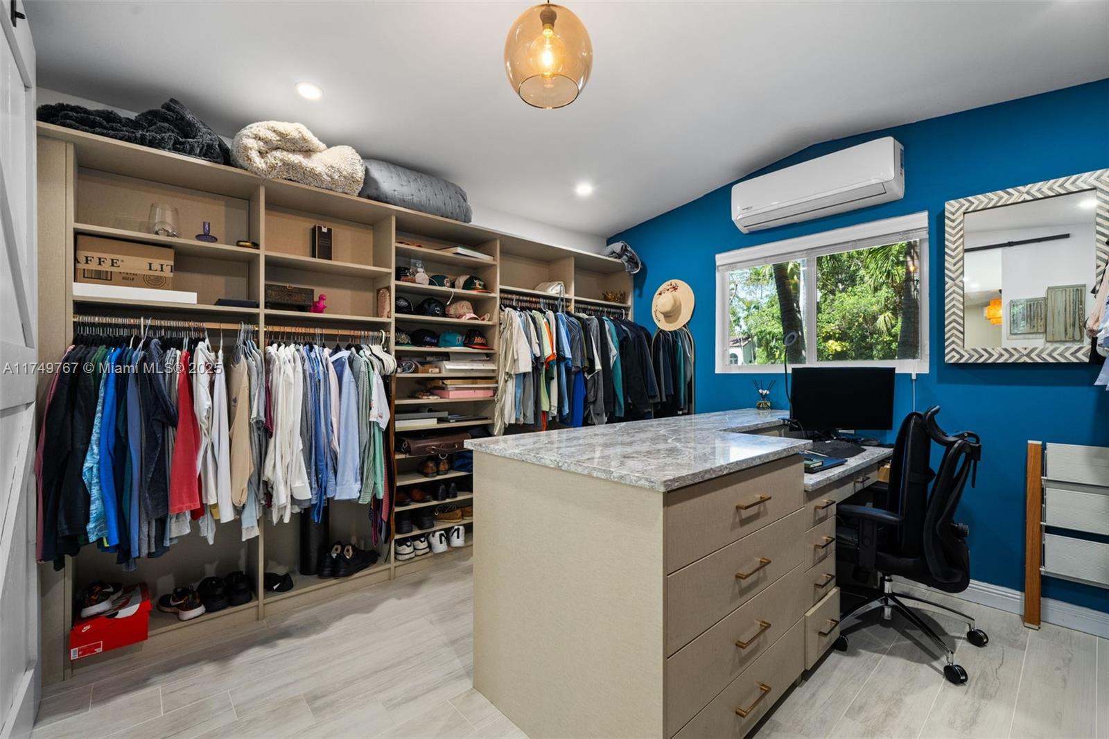 HOLLYWOOD LAKES SECTION - Residential