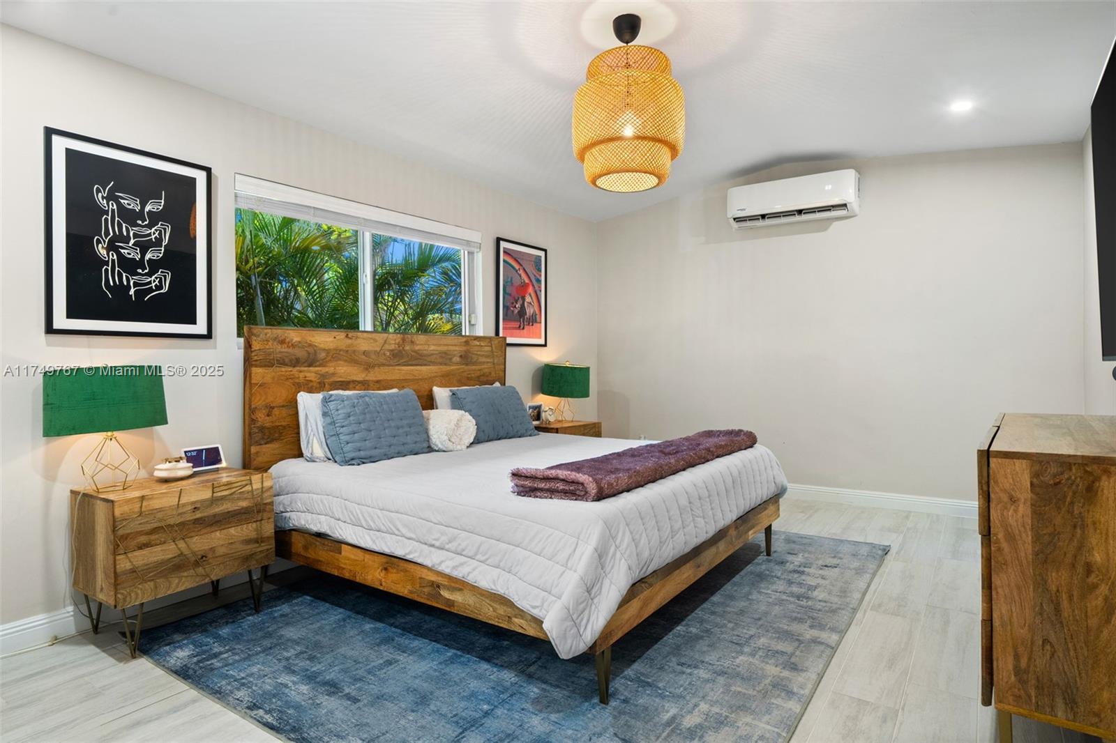 HOLLYWOOD LAKES SECTION - Residential