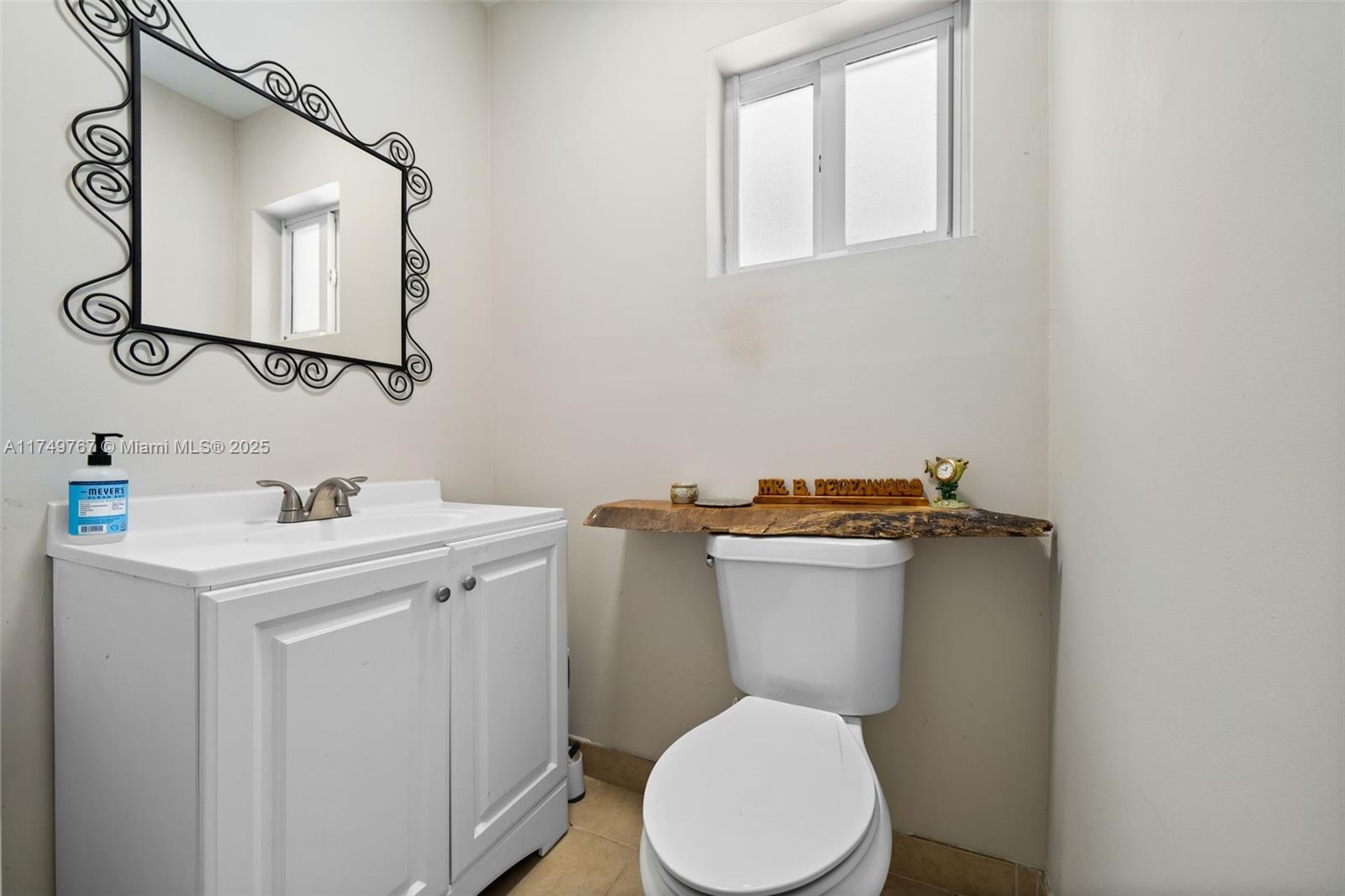 HOLLYWOOD LAKES SECTION - Residential