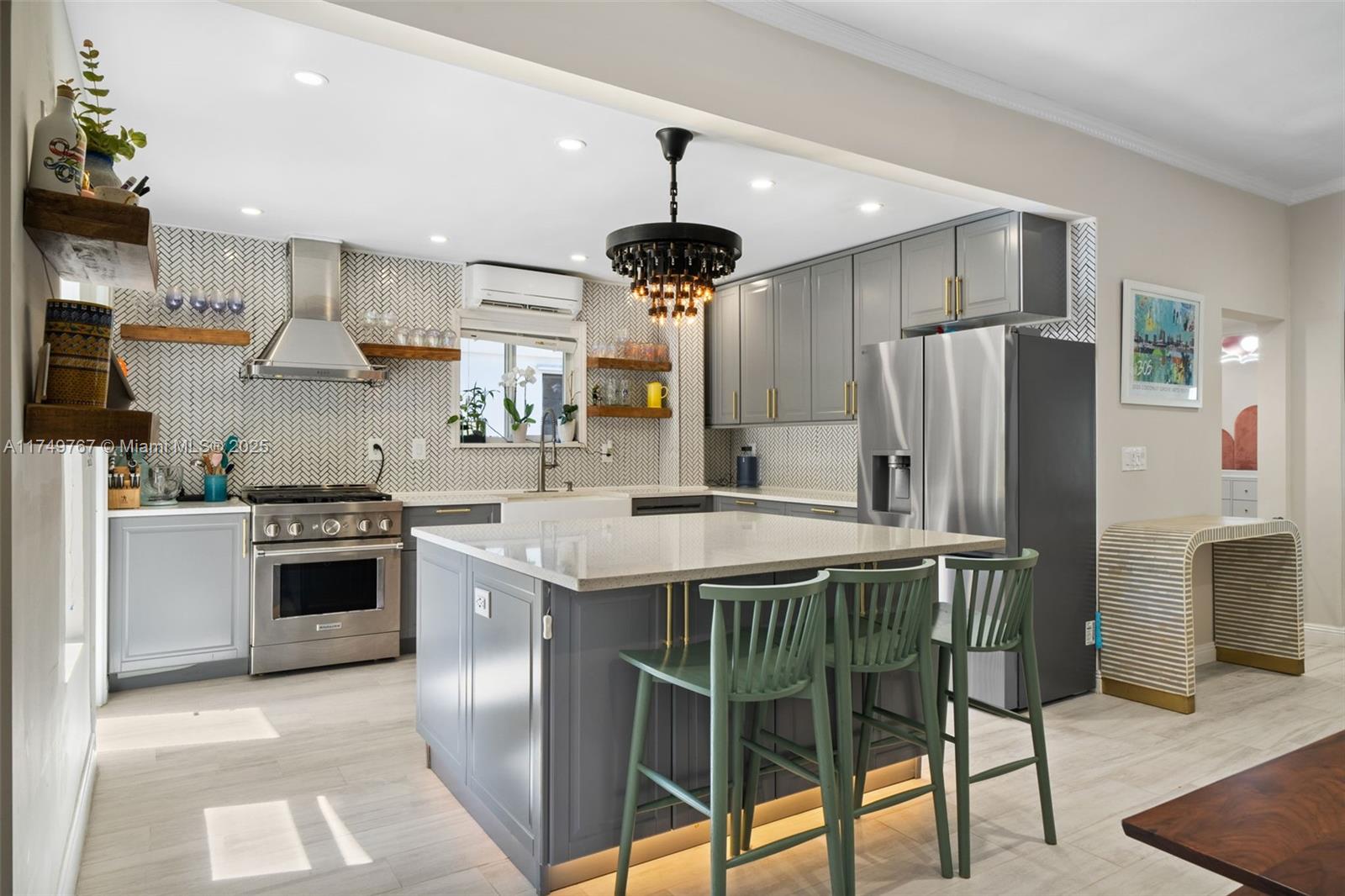 HOLLYWOOD LAKES SECTION - Residential