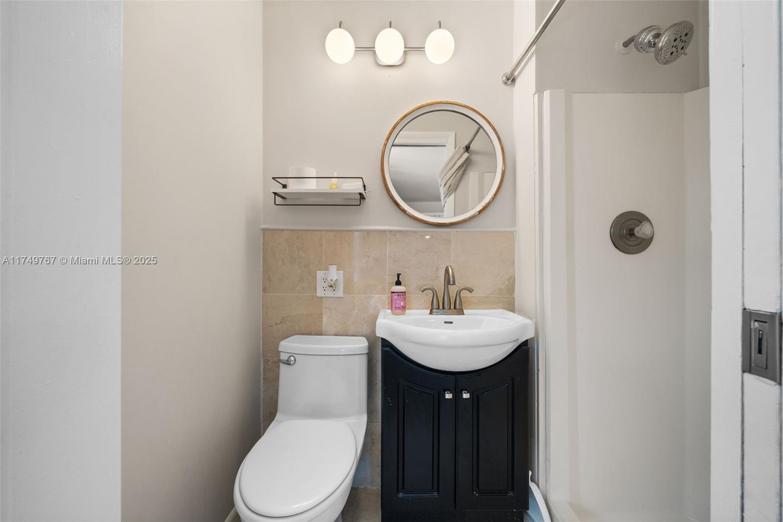 HOLLYWOOD LAKES SECTION - Residential