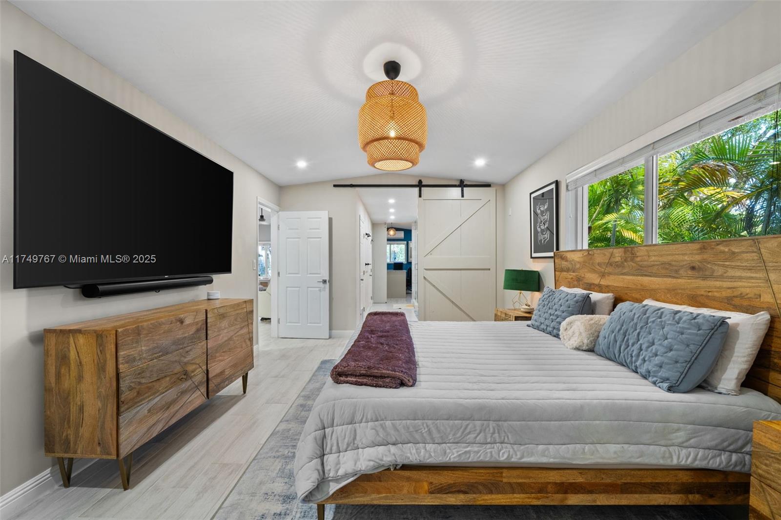 HOLLYWOOD LAKES SECTION - Residential