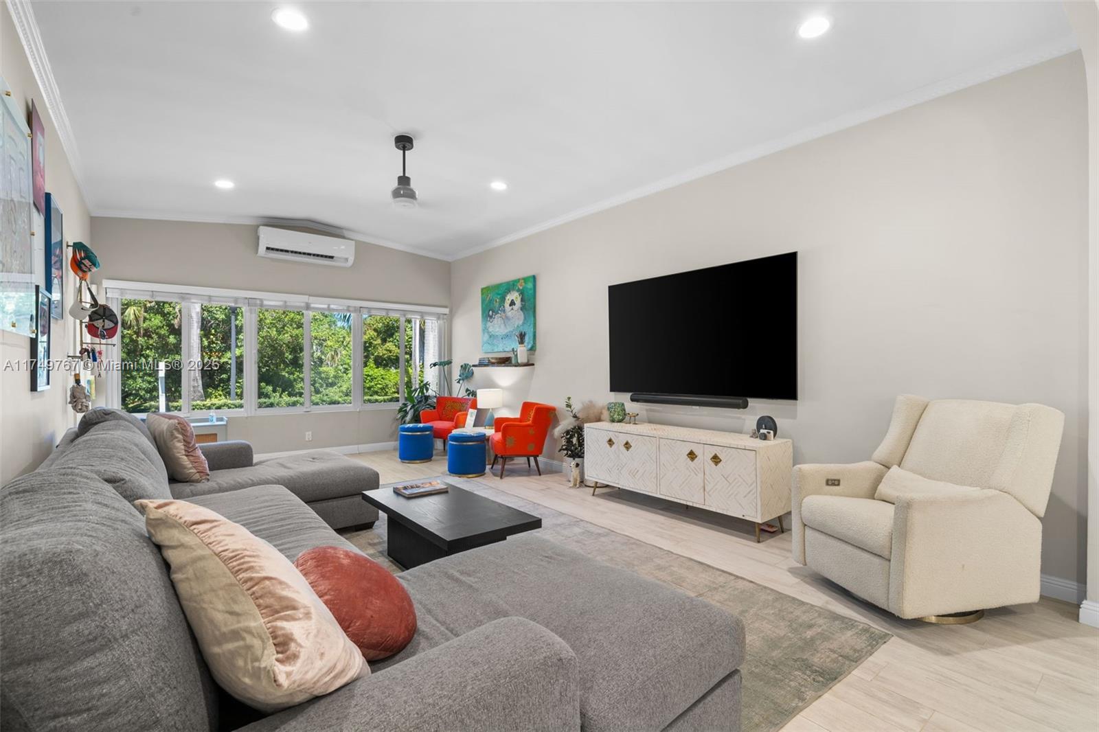 HOLLYWOOD LAKES SECTION - Residential