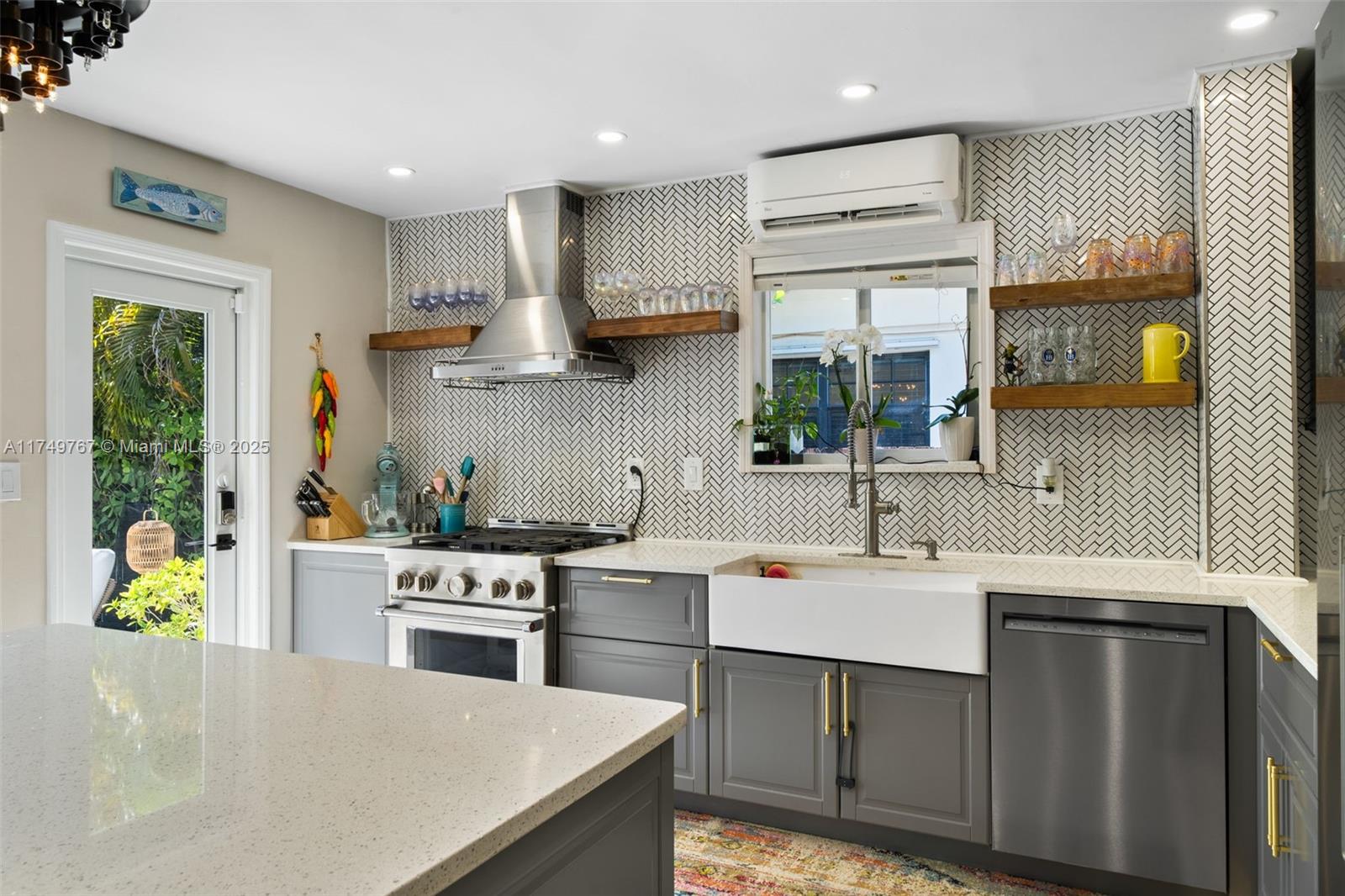 HOLLYWOOD LAKES SECTION - Residential