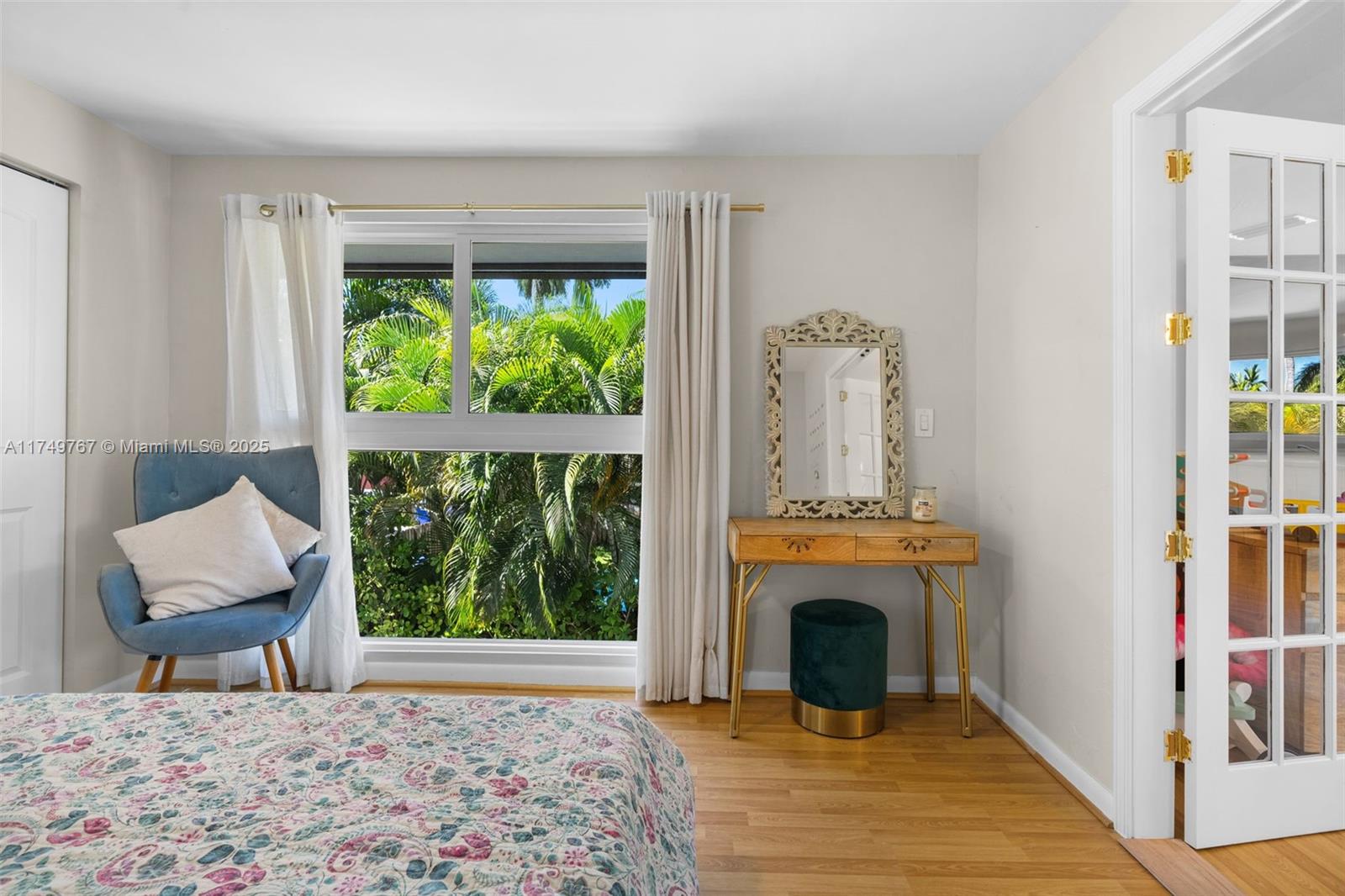 HOLLYWOOD LAKES SECTION - Residential