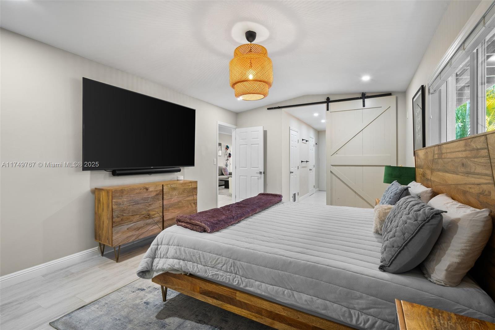 HOLLYWOOD LAKES SECTION - Residential