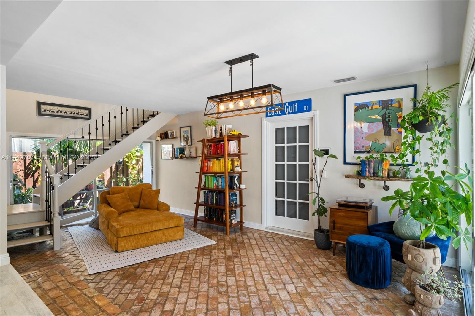 HOLLYWOOD LAKES SECTION - Residential