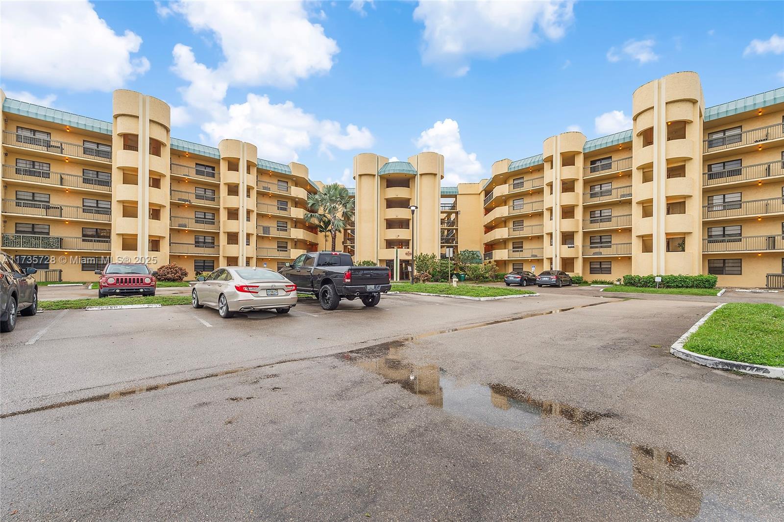 Property for Sale at 6575 W Oakland Park Blvd 114, Lauderhill, Miami-Dade County, Florida - Bedrooms: 2 
Bathrooms: 2  - $139,000
