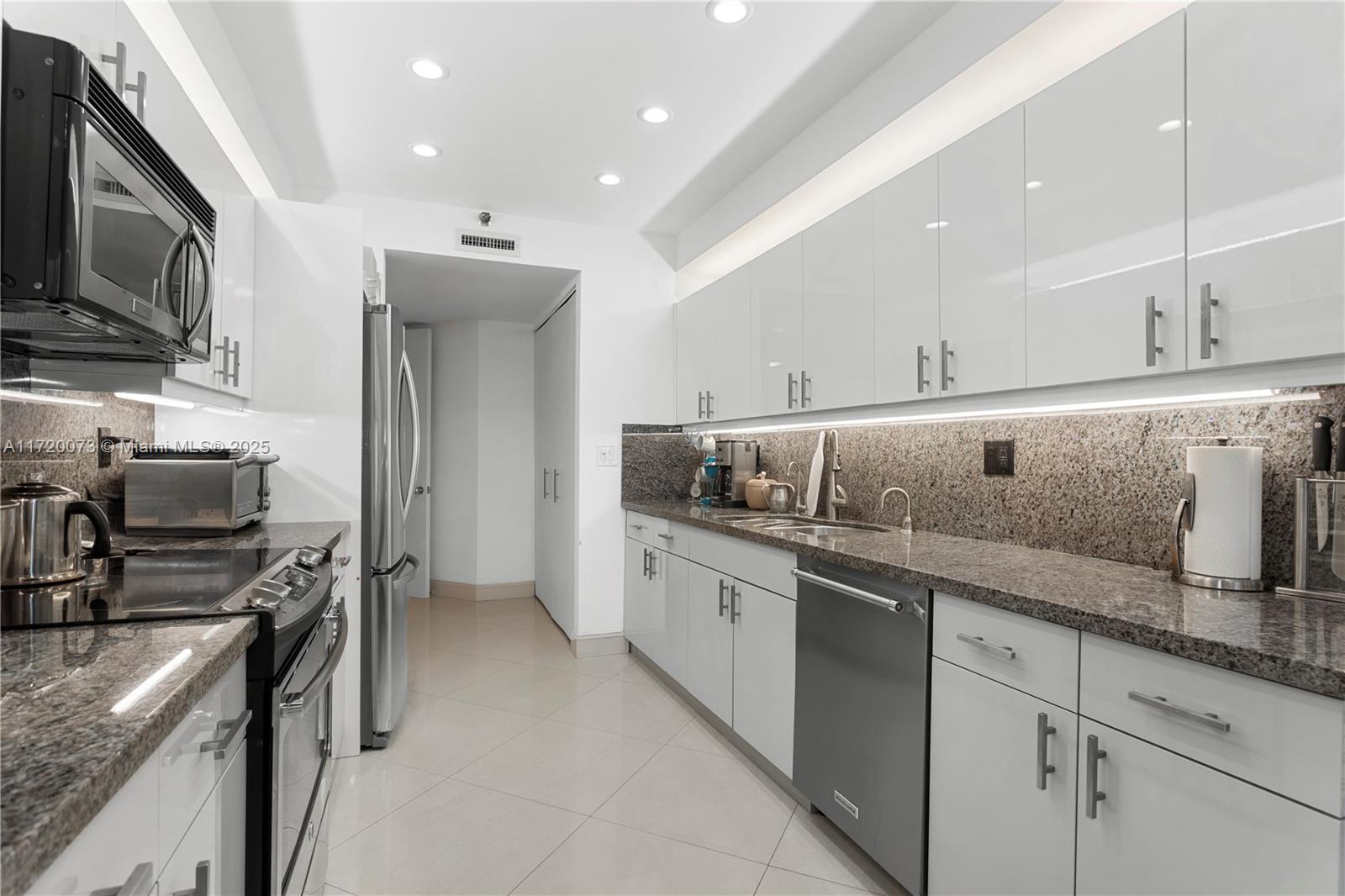 MARINA TOWER CONDO - Residential