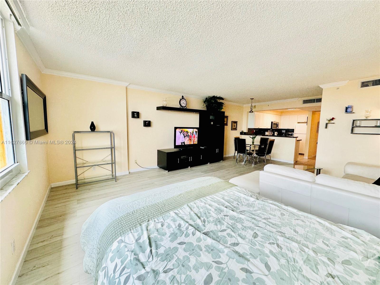 WAVE CONDO - Residential Lease