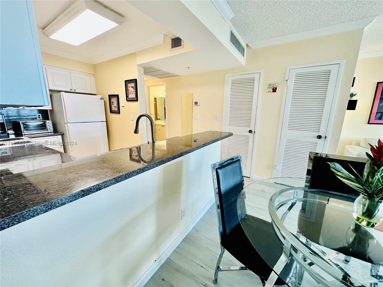 WAVE CONDO - Residential Lease