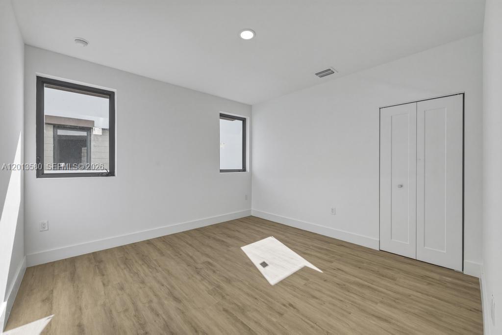 OAKS PLACE - Residential