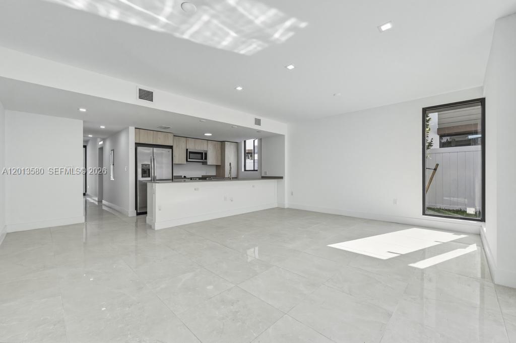 OAKS PLACE - Residential