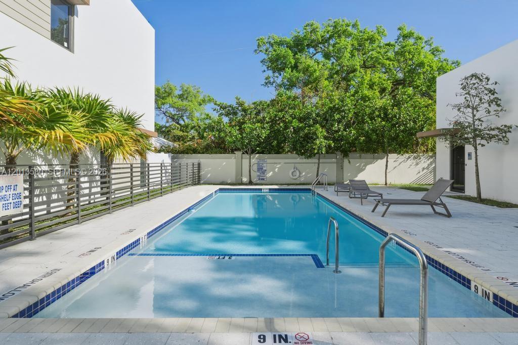OAKS PLACE - Residential