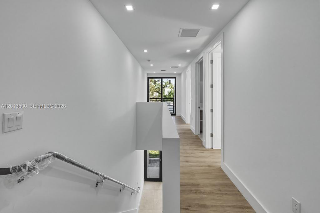 OAKS PLACE - Residential