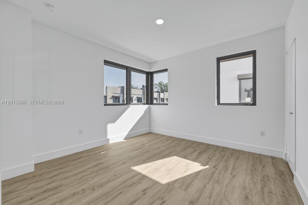 OAKS PLACE - Residential