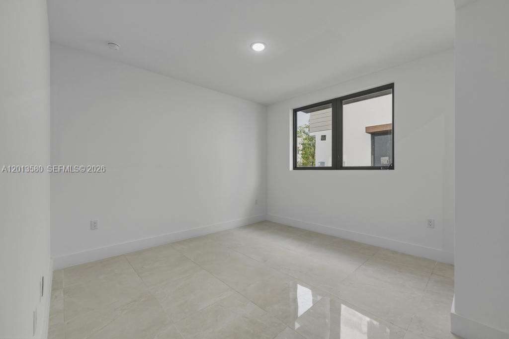 4120 S Oak Pl