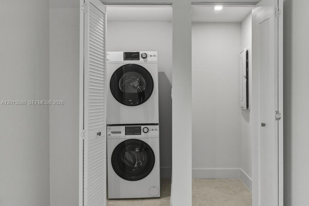 OAKS PLACE - Residential