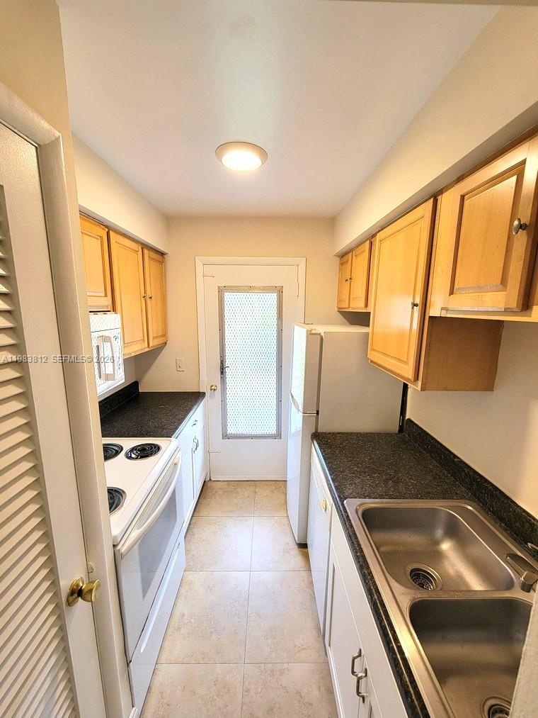 TOWN & COUNTRY APTS CONDO - Residential