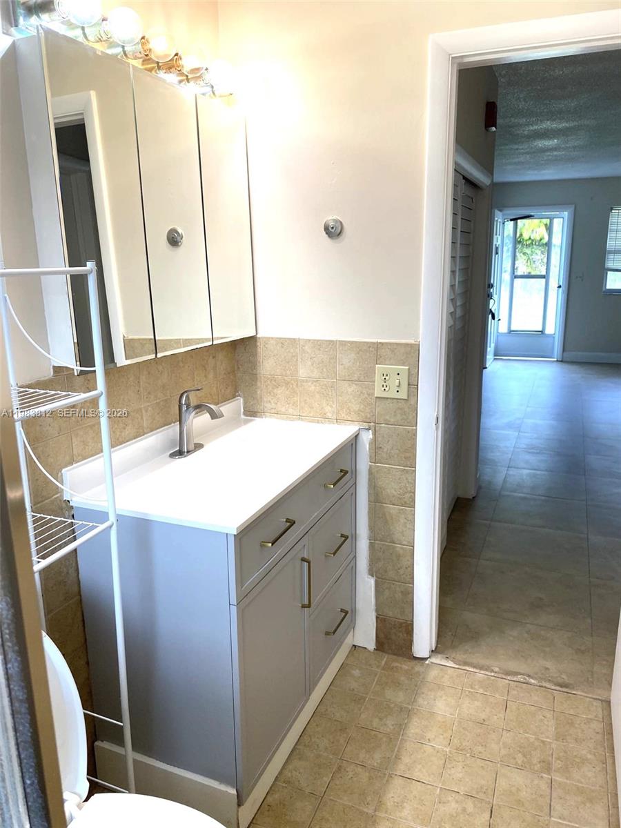 TOWN & COUNTRY APTS CONDO - Residential