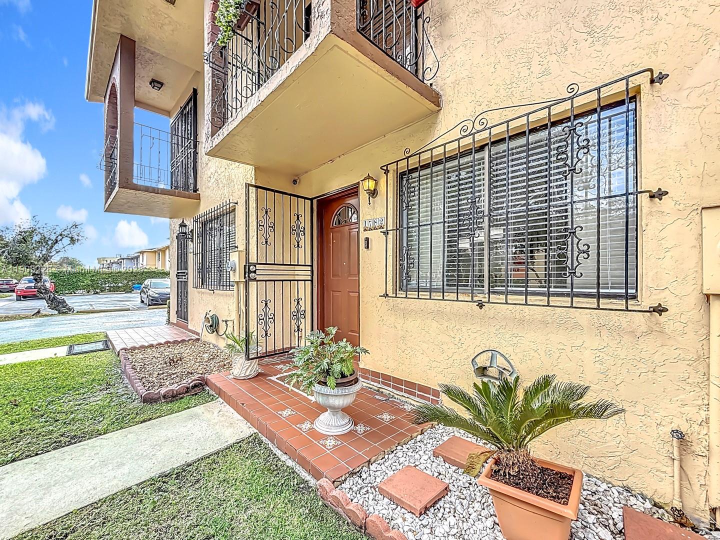 ESPANA VILLAS CONDO - Residential