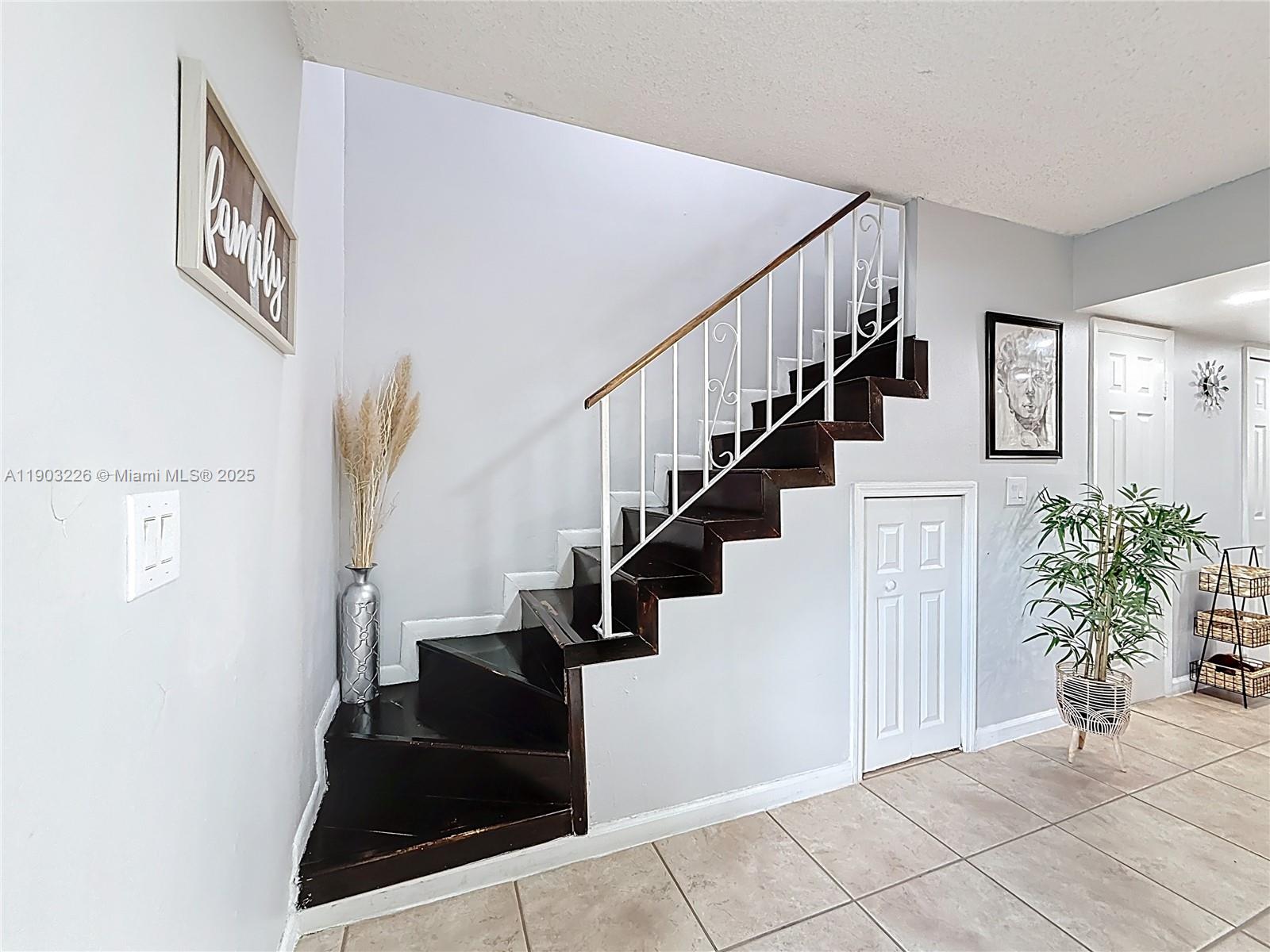 ESPANA VILLAS CONDO - Residential