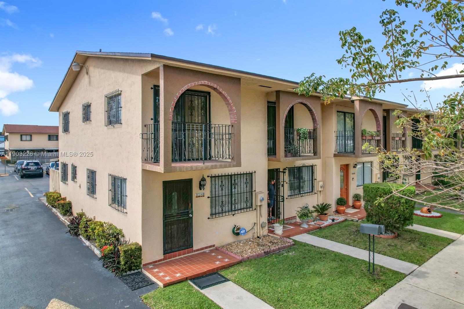 ESPANA VILLAS CONDO - Residential