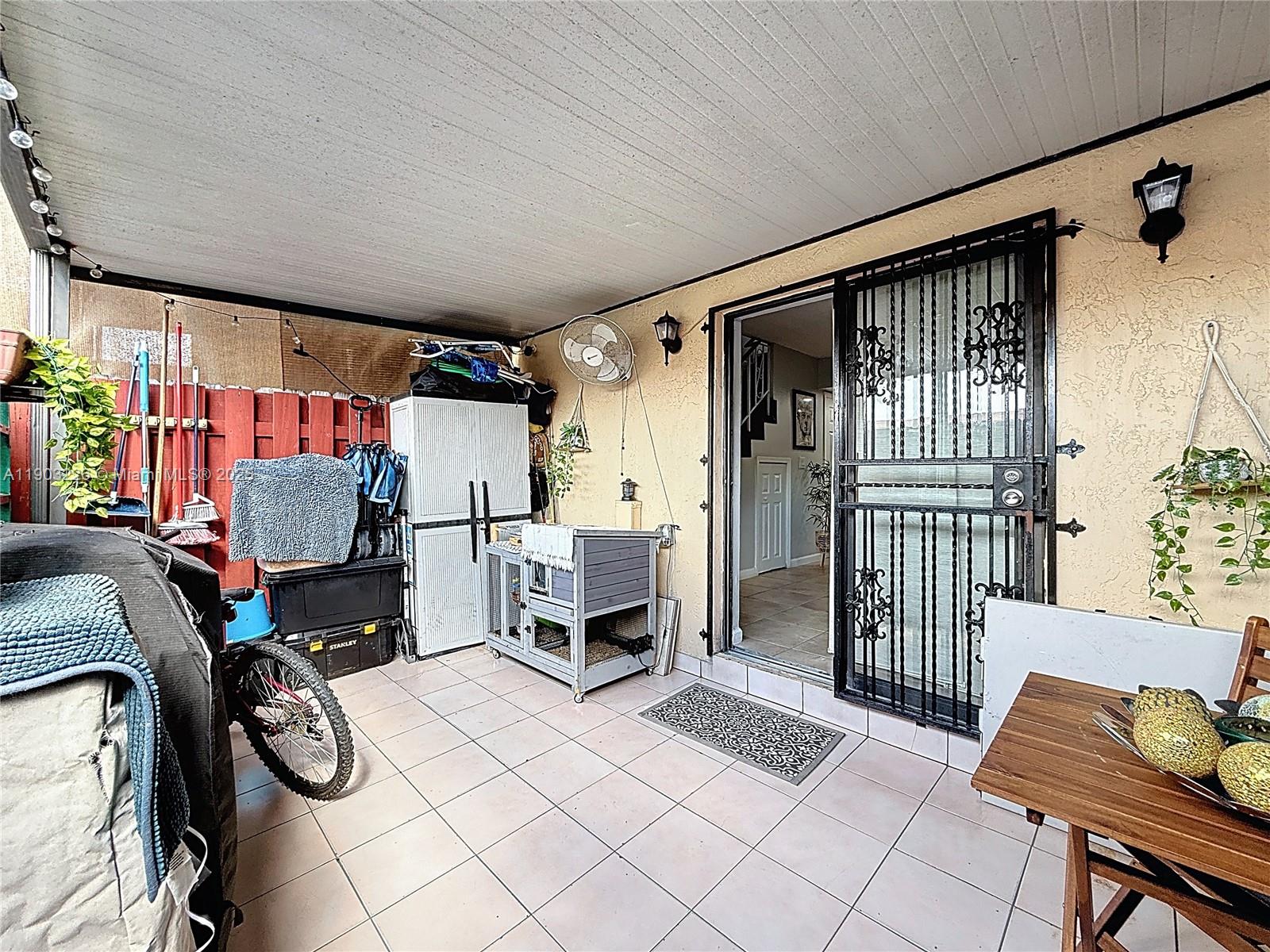 ESPANA VILLAS CONDO - Residential