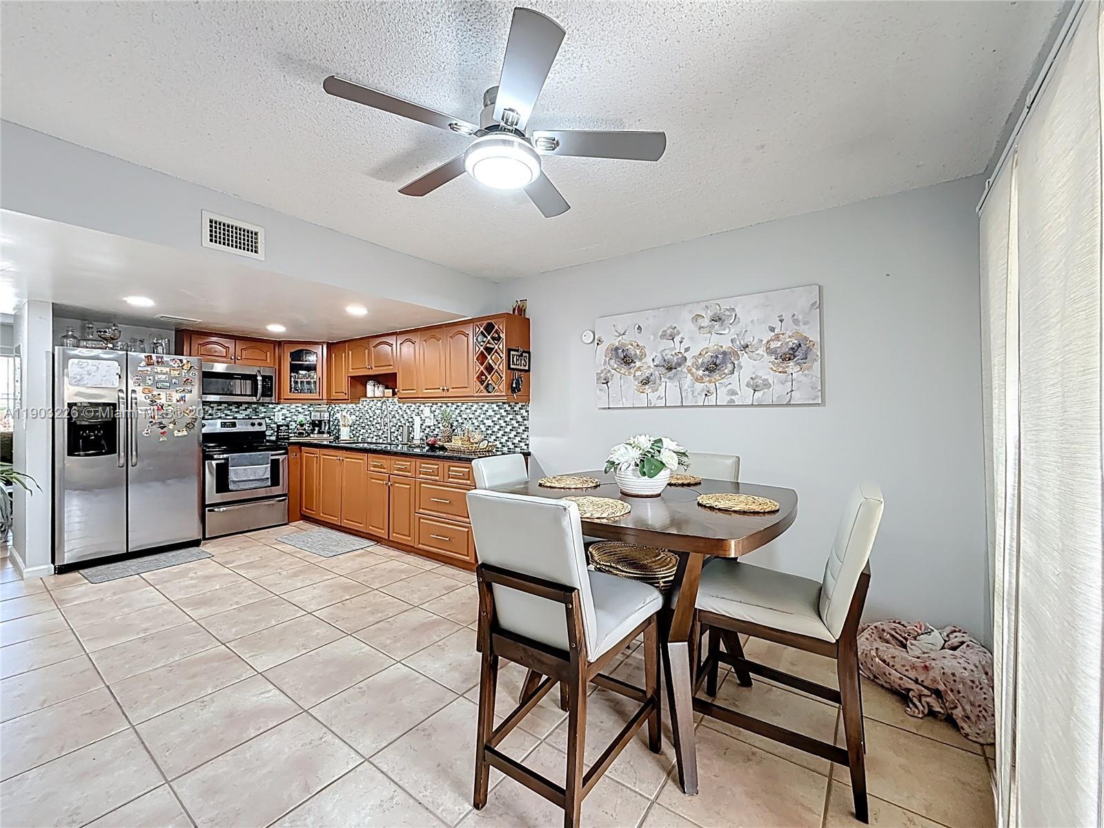 ESPANA VILLAS CONDO - Residential