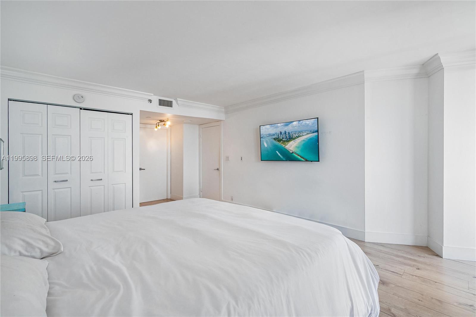 TOWERS OF QUAYSIDE CONDO - Residential