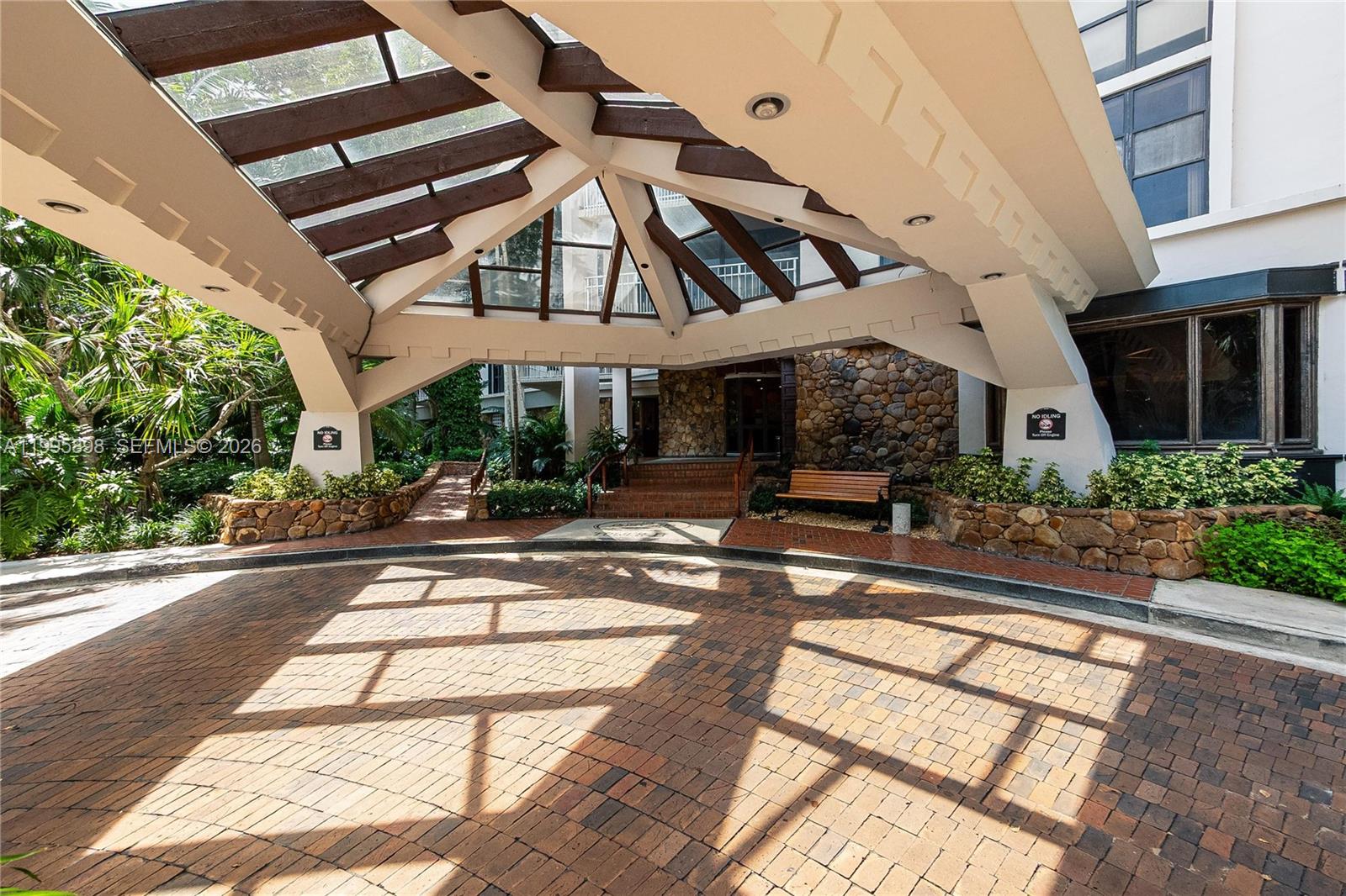 TOWERS OF QUAYSIDE CONDO - Residential