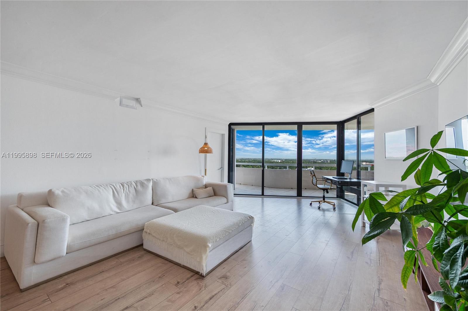 TOWERS OF QUAYSIDE CONDO - Residential