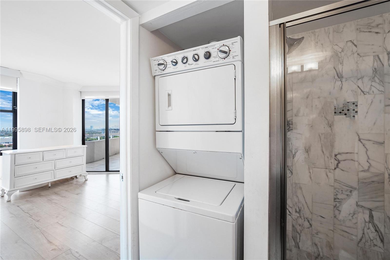 TOWERS OF QUAYSIDE CONDO - Residential