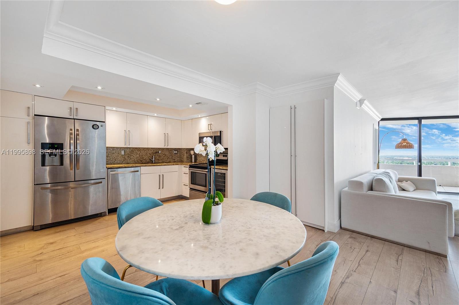 TOWERS OF QUAYSIDE CONDO - Residential