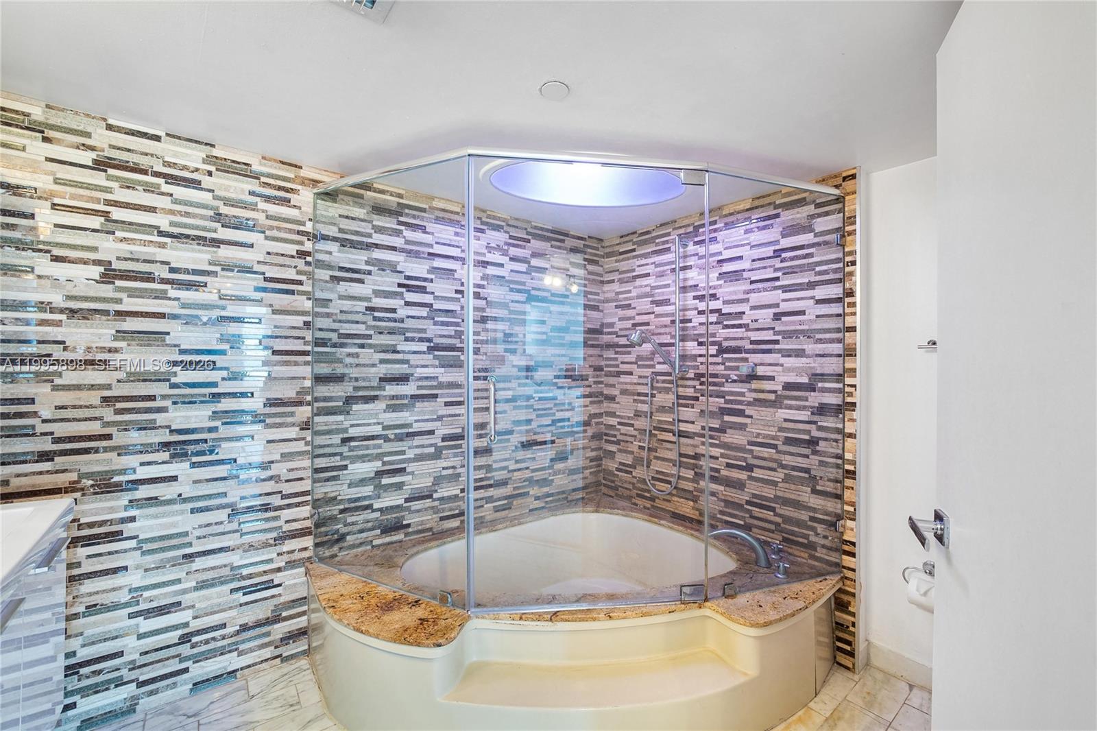 TOWERS OF QUAYSIDE CONDO - Residential