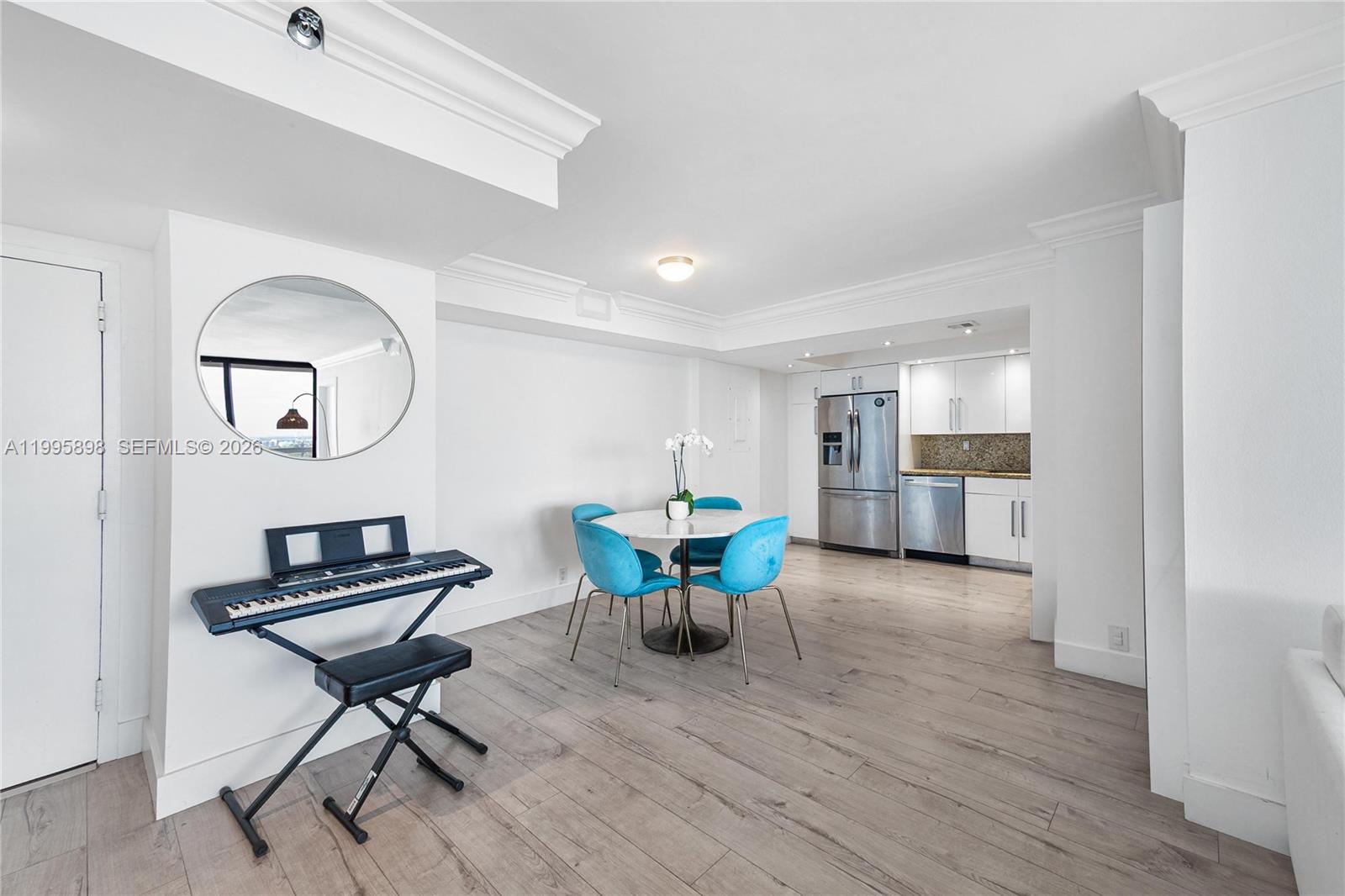 TOWERS OF QUAYSIDE CONDO - Residential