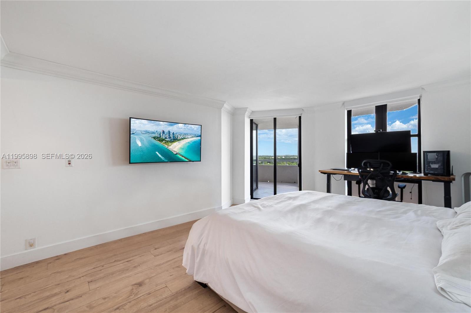 TOWERS OF QUAYSIDE CONDO - Residential