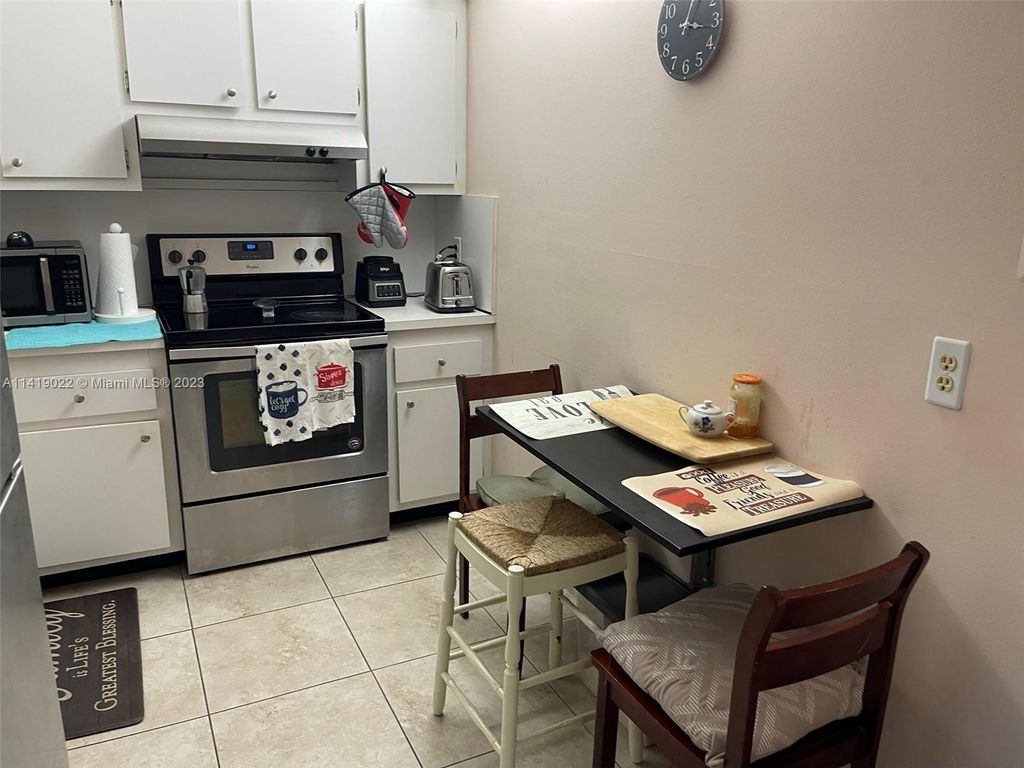 Photo of 919 Hillcrest Dr #208, Hollywood, FL 33021 (MLS # A11419022)
