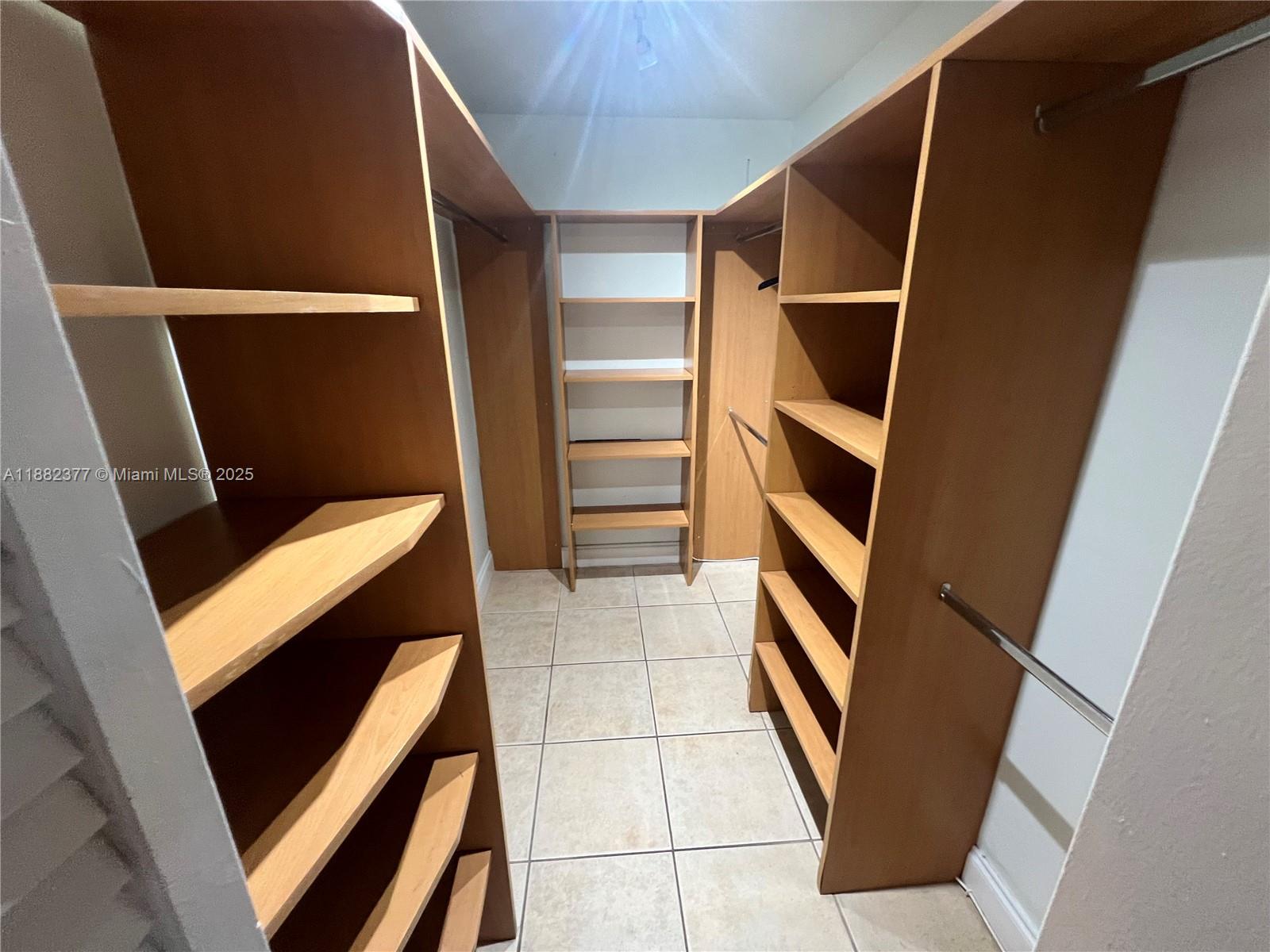 TAMERLANE - Residential Lease