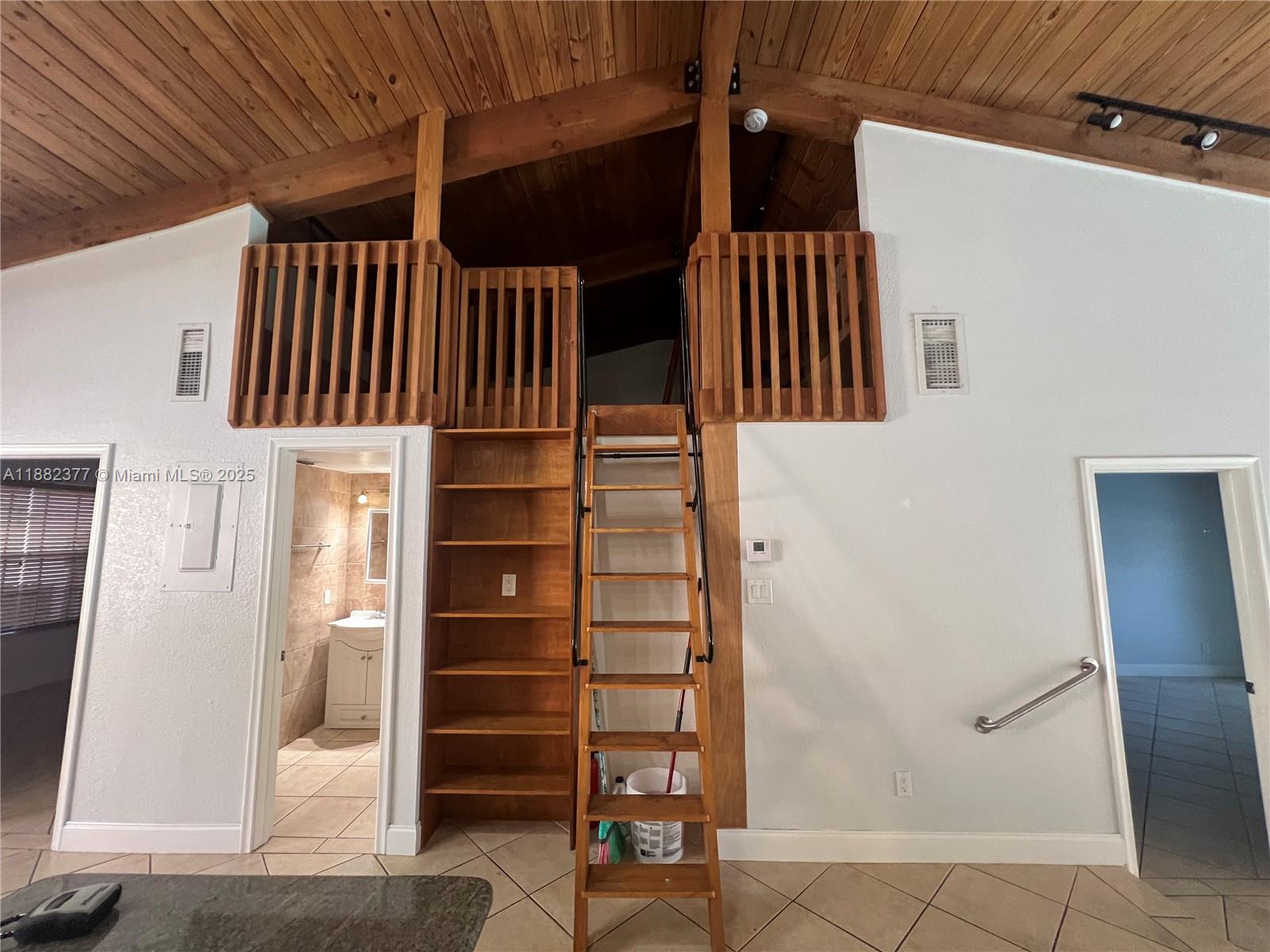 TAMERLANE - Residential Lease