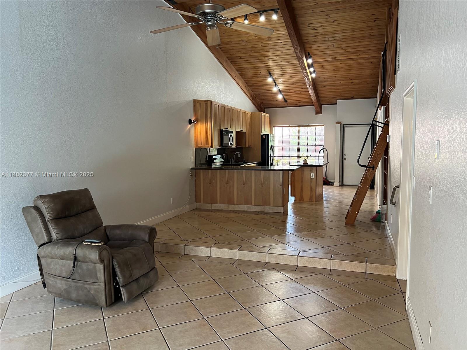 TAMERLANE - Residential Lease