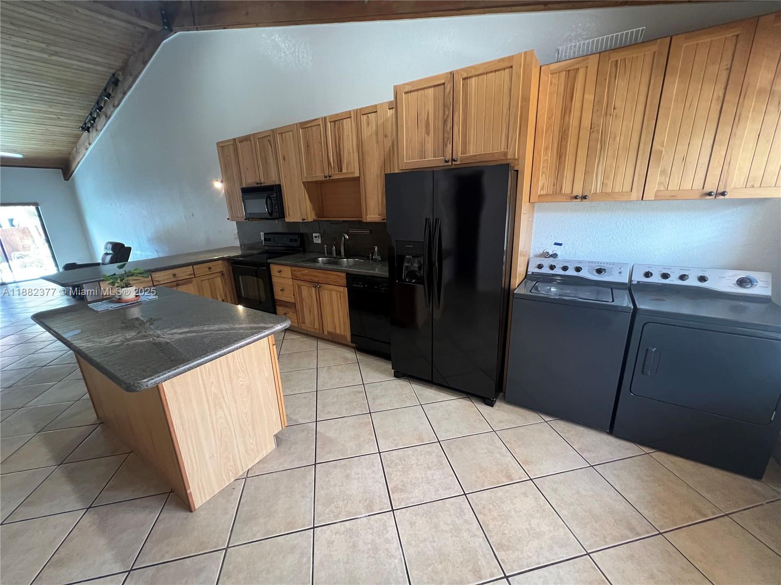 TAMERLANE - Residential Lease