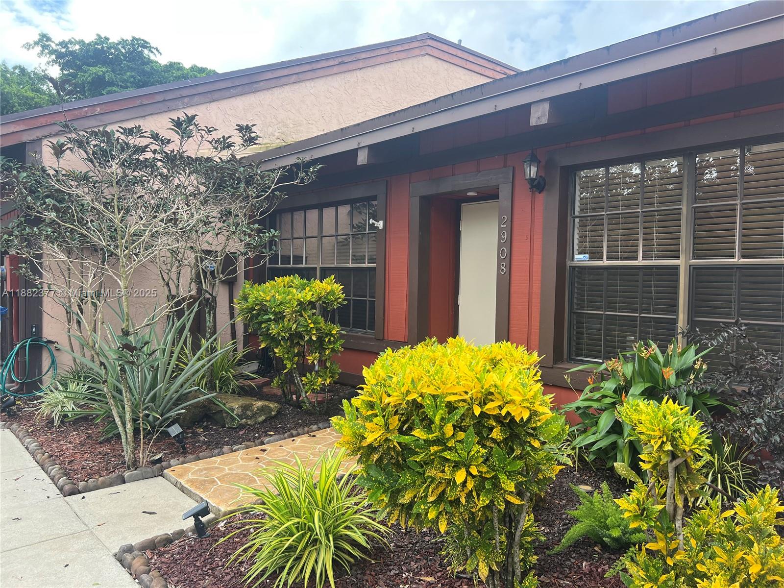 TAMERLANE - Residential Lease