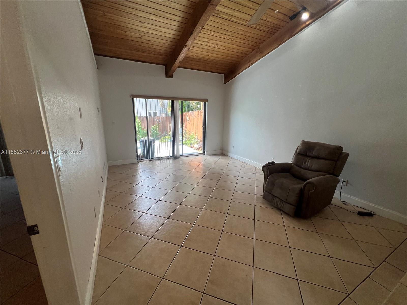 TAMERLANE - Residential Lease