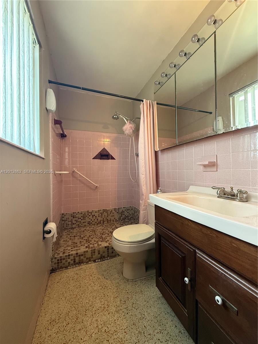 HIALEAH 5TH ADDN - Residential