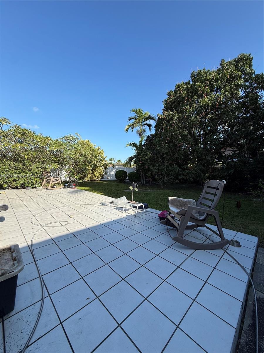 HIALEAH 5TH ADDN - Residential