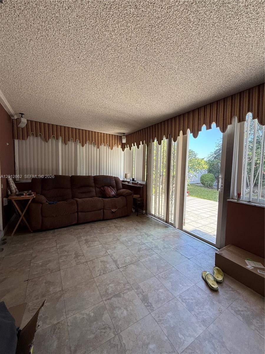 HIALEAH 5TH ADDN - Residential
