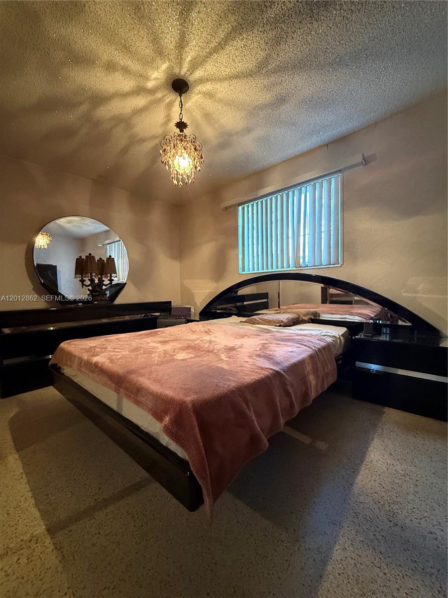 HIALEAH 5TH ADDN - Residential
